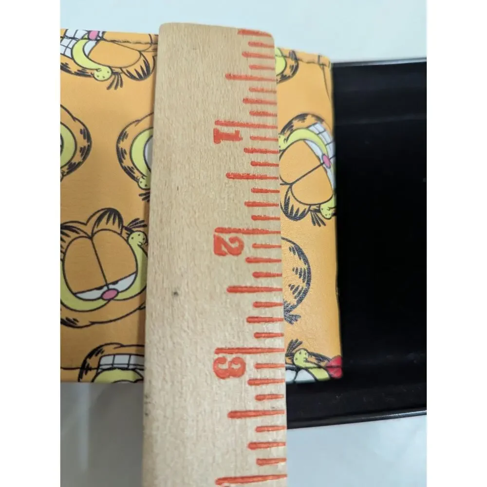 New Buckle-Down Men's Bifold Wallet Garfield Cute Cartoon Cat Character